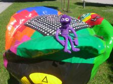 In Ismaning stehen bunte Riesensalatköpfe in der Gegend herum...