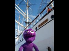 Los ihr Landratten! An Bord!