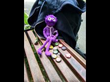 Minnie hat schon erste Kronenkorken für ihre Sammlung entdeckt! :-)