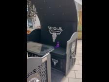 Woah, ein Wacken-Strandkorb! Mit Kronleuchter! Wie kommt der hierhin?