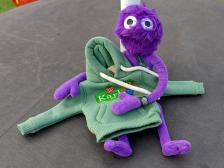 Ha! Ein kuscheliger warmer Pullover! Sowas hat sie noch nicht!